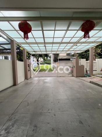 Rumah Elit Modern Siap Huni di Pakuwon Indah Surabaya Rumah Elit Modern Siap Huni di Pakuwon Indah Surabaya