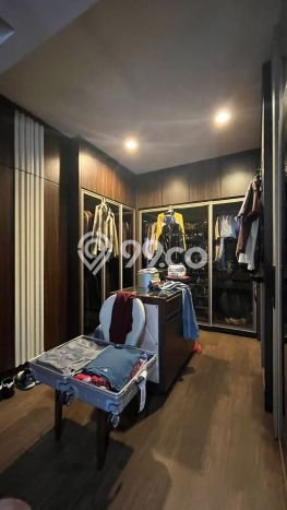 Rumah Elit Modern Tanpa Renovasi di Graha Surabaya Rumah Elit Modern Tanpa Renovasi di Graha Surabaya
