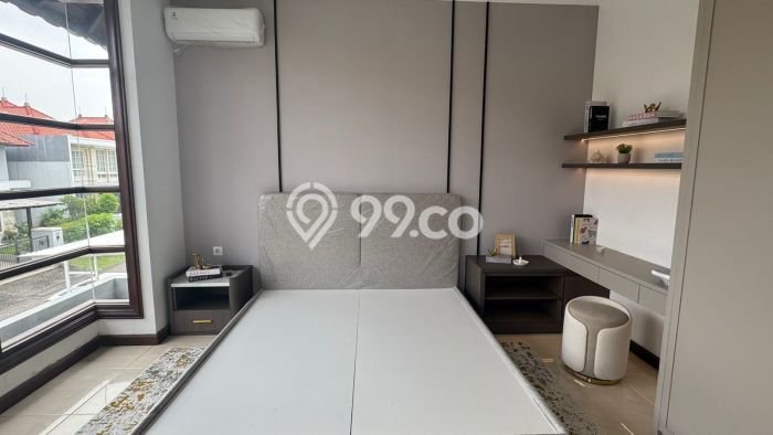 Rumah Elit Modern Tanpa Renovasi di Graha Surabaya Rumah Elit Modern Tanpa Renovasi di Graha Surabaya