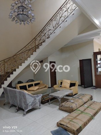 Dijual Rumah Luas Elegan Dengan View Cantik di Dharma Husada, Surabaya Dijual Rumah Luas Elegan Dengan View Cantik di Dharma Husada, Surabaya