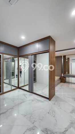 Rumah Luxury Modern Tanpa Renovasi di Graha Surabaya Rumah Luxury Modern Tanpa Renovasi di Graha Surabaya