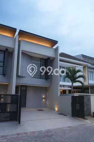 Rumah Modern Cantik 5 Kamar Bisa Langsung Pindah di Rungkut Rumah Modern Cantik 5 Kamar Bisa Langsung Pindah di Rungkut
