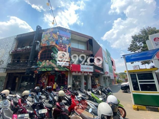 Ruko Disewa di Jakarta Selatan dengan LB 360m2 Area Komersial Ramai Ruko Disewa di Jakarta Selatan dengan LB 360m2 Area Komersial Ramai