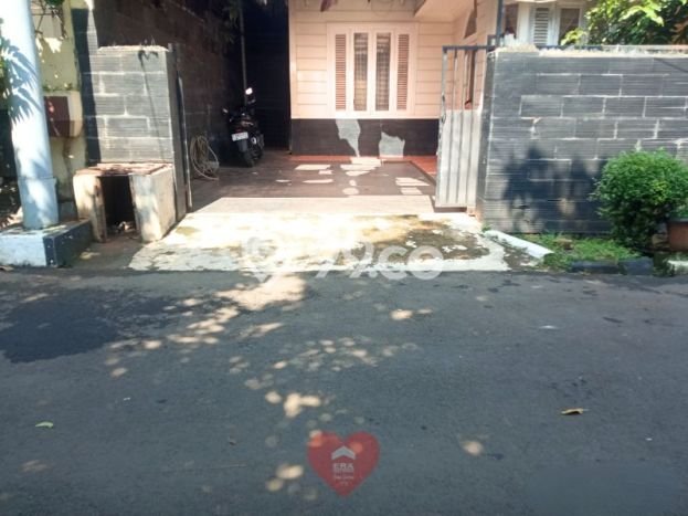 For Sale! Premium House LT 349m2 Desain Modern di Pejaten For Sale! Premium House LT 349m2 Desain Modern di Pejaten