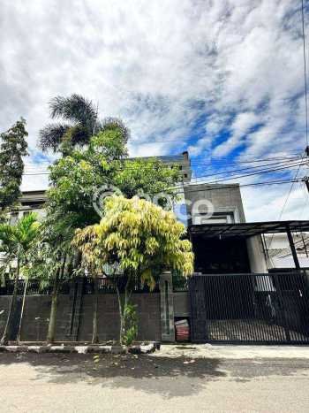 Ready to Use! Luxury House LT 204m2 Desain Modern di BKR Ready to Use! Luxury House LT 204m2 Desain Modern di BKR