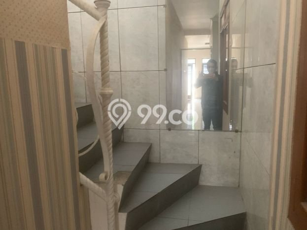 Rumah Elit Modern Tanpa Renovasi di Buah Batu Bandung Rumah Elit Modern Tanpa Renovasi di Buah Batu Bandung