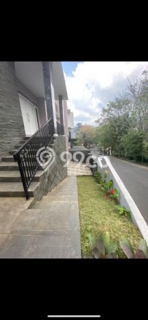 Ready to Use! Premium House LT 236m2 Desain Elegan di Dago Ready to Use! Premium House LT 236m2 Desain Elegan di Dago