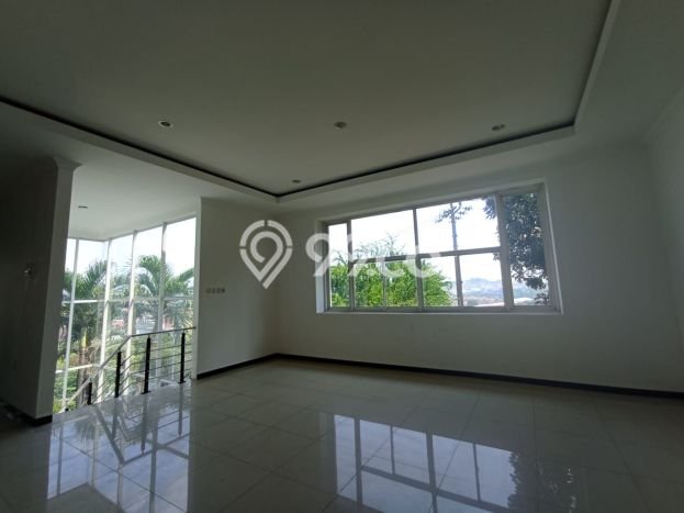 Dijual Rumah Premium dengan Fasilitas Sekitar Komplit di Semarang Barat, Semarang Dijual Rumah Premium dengan Fasilitas Sekitar Komplit di Semarang Barat, Semarang