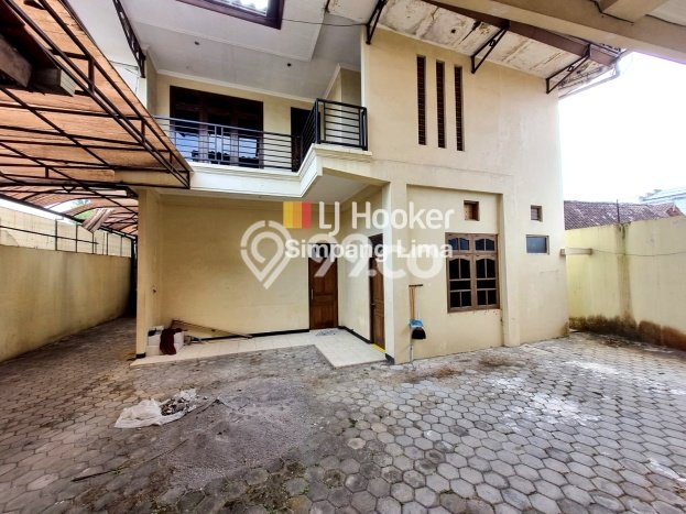 Rumah kawasan Sidorejo, Dekat Pusat Kota, 8 KT, LT 450m² Bangunan 300m² Rumah kawasan Sidorejo, Dekat Pusat Kota, 8 KT, LT 450m² Bangunan 300m²