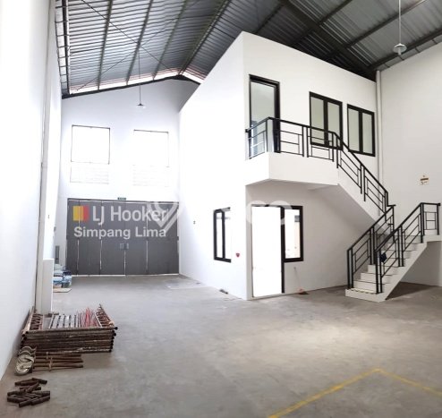 Unit Gudang disewakan di Semarang Tengah Semarang dengan LT 330m2 / LB 300m2 Unit Gudang disewakan di Semarang Tengah Semarang dengan LT 330m2 / LB 300m2