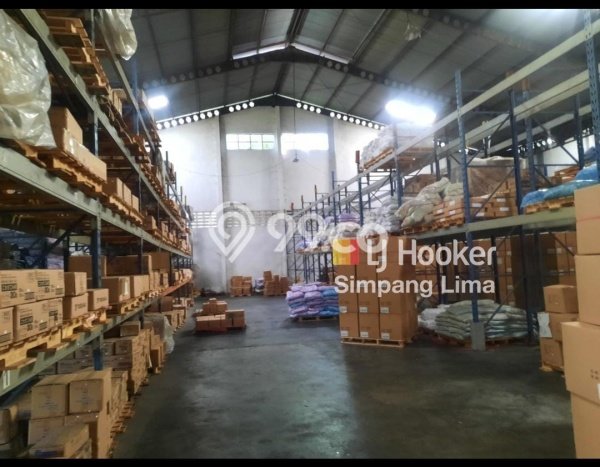Unit Gudang Paling Strategis di Pedurungan Semarang dengan LB 400m2 Unit Gudang Paling Strategis di Pedurungan Semarang dengan LB 400m2