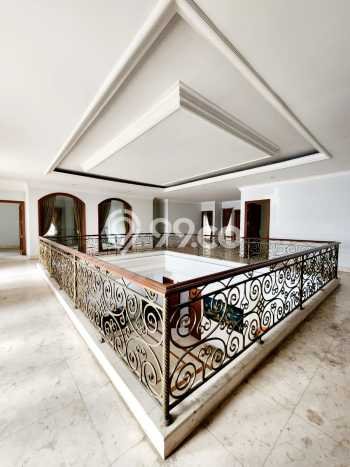For Sale! Premium House LT 1039m2 Desain Elegan di Mega Kuningan For Sale! Premium House LT 1039m2 Desain Elegan di Mega Kuningan