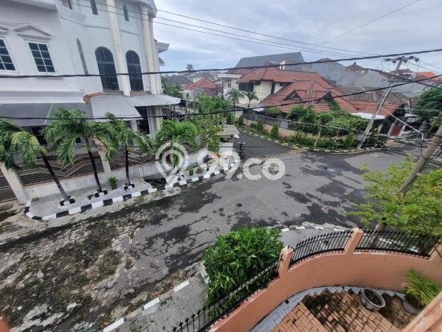 Hunian Elit LB 350m2 Siap Huni Desain Elegan di Sutorejo, Surabaya Hunian Elit LB 350m2 Siap Huni Desain Elegan di Sutorejo, Surabaya