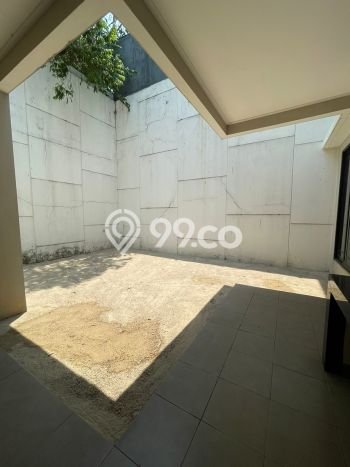 Rumah Terawat LT 120m² / LB 200m² di Kawasan Komersial Green Lake City, Jakarta Barat Rumah Terawat LT 120m² / LB 200m² di Kawasan Komersial Green Lake City, Jakarta Barat