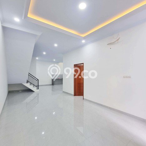 Rumah Lokasi Strategis di Pantai Indah Kapuk, Jakarta Utara, Luas 120m² LB 360m² Rumah Lokasi Strategis di Pantai Indah Kapuk, Jakarta Utara, Luas 120m² LB 360m²