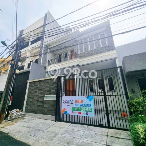 Rumah Lokasi Strategis di Pantai Indah Kapuk, Jakarta Utara, Luas 120m² LB 360m² Rumah Lokasi Strategis di Pantai Indah Kapuk, Jakarta Utara, Luas 120m² LB 360m²