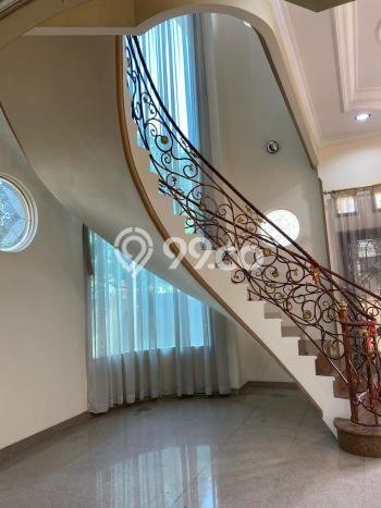 Jual Rumah Luas Elegan Dengan View Eksklusif di Taman Palem, Jakarta Barat Jual Rumah Luas Elegan Dengan View Eksklusif di Taman Palem, Jakarta Barat