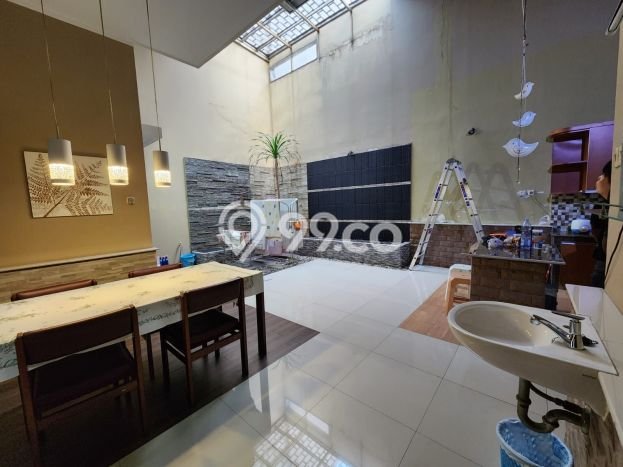 Sewa Rumah Murah di Green Lake City Jakarta Barat Punya 4 Kamar Tidur Sewa Rumah Murah di Green Lake City Jakarta Barat Punya 4 Kamar Tidur