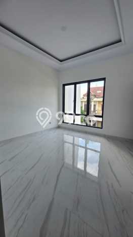 Jual Rumah Luas Elegan Dengan View Cantik di Meruya, Jakarta Barat Jual Rumah Luas Elegan Dengan View Cantik di Meruya, Jakarta Barat