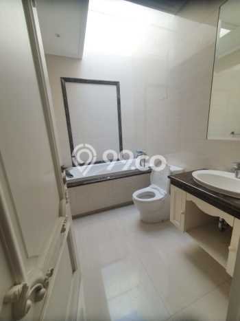 Disewakan! Rumah 4 Kamar Tidur &
5 Kamar Mandi di Pantai Indah Kapuk, Jakarta Utara Disewakan! Rumah 4 Kamar Tidur &
5 Kamar Mandi di Pantai Indah Kapuk, Jakarta Utara