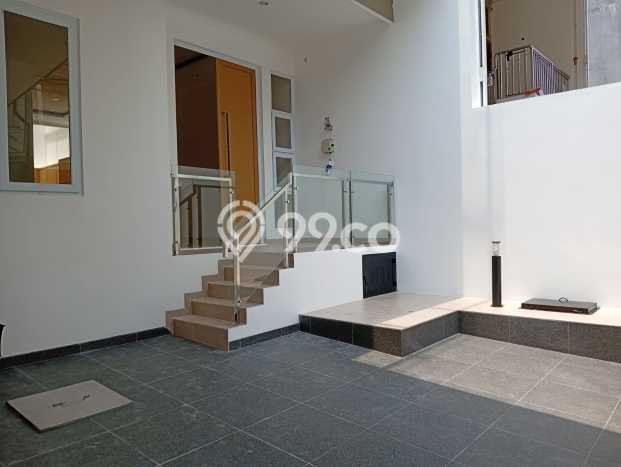 Rumah di , 3 KT, Akses Universitas, Luas 140m2m² LB 210m2m² Rumah di , 3 KT, Akses Universitas, Luas 140m2m² LB 210m2m²