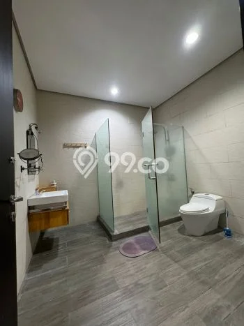 Disewakan! Rumah 6 Kamar Tidur &
4 Kamar Mandi di Taman Grisenda, Jakarta Utara Disewakan! Rumah 6 Kamar Tidur &
4 Kamar Mandi di Taman Grisenda, Jakarta Utara