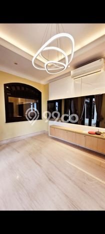 Rumah Kondisi Baik Disewakan di Pantai Mutiara, Jakarta Utara LT 650m2, LB 800m2 Rumah Kondisi Baik Disewakan di Pantai Mutiara, Jakarta Utara LT 650m2, LB 800m2