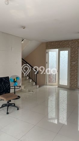 Rumah Strategis dengan 3 Kamar Tidur dan 3 Kamar Mandi di Kawasan Pantai Indah Kapuk, Jakarta Utara Rumah Strategis dengan 3 Kamar Tidur dan 3 Kamar Mandi di Kawasan Pantai Indah Kapuk, Jakarta Utara