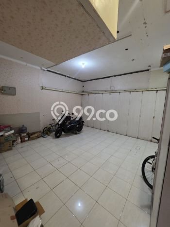 Disewakan! Rumah 5 Kamar Tidur &
3 Kamar Mandi di Pasteur, Bandung Disewakan! Rumah 5 Kamar Tidur &
3 Kamar Mandi di Pasteur, Bandung