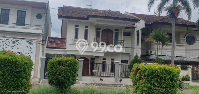 Rumah Mewah LB 350m2 Siap Huni Desain Elegan di Taman Holis Indah, Bandung Rumah Mewah LB 350m2 Siap Huni Desain Elegan di Taman Holis Indah, Bandung