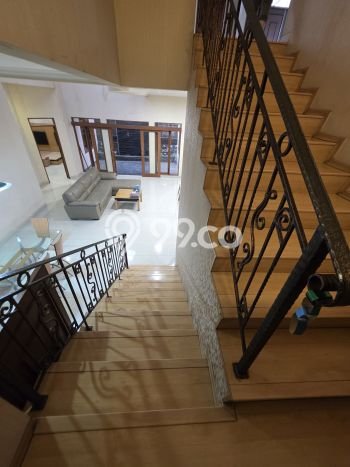 Disewakan! Rumah 5 Kamar Tidur &
3 Kamar Mandi di Pasteur, Bandung Disewakan! Rumah 5 Kamar Tidur &
3 Kamar Mandi di Pasteur, Bandung