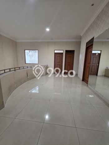 Disewakan! Rumah 5 Kamar Tidur &
3 Kamar Mandi di Pasteur, Bandung Disewakan! Rumah 5 Kamar Tidur &
3 Kamar Mandi di Pasteur, Bandung