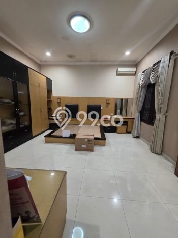 Disewakan! Rumah 5 Kamar Tidur &
3 Kamar Mandi di Pasteur, Bandung Disewakan! Rumah 5 Kamar Tidur &
3 Kamar Mandi di Pasteur, Bandung