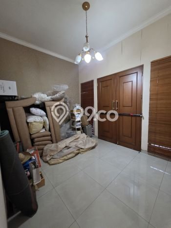 Disewakan! Rumah 5 Kamar Tidur &
3 Kamar Mandi di Pasteur, Bandung Disewakan! Rumah 5 Kamar Tidur &
3 Kamar Mandi di Pasteur, Bandung