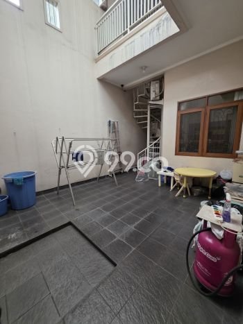 Disewakan! Rumah 5 Kamar Tidur &
3 Kamar Mandi di Pasteur, Bandung Disewakan! Rumah 5 Kamar Tidur &
3 Kamar Mandi di Pasteur, Bandung