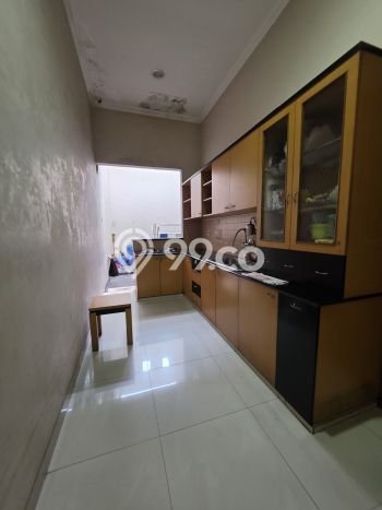 Disewakan! Rumah 5 Kamar Tidur &
3 Kamar Mandi di Pasteur, Bandung Disewakan! Rumah 5 Kamar Tidur &
3 Kamar Mandi di Pasteur, Bandung