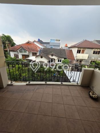 Disewakan! Rumah 5 Kamar Tidur &
3 Kamar Mandi di Pasteur, Bandung Disewakan! Rumah 5 Kamar Tidur &
3 Kamar Mandi di Pasteur, Bandung