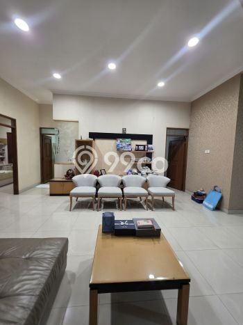 Disewakan! Rumah 5 Kamar Tidur &
3 Kamar Mandi di Pasteur, Bandung Disewakan! Rumah 5 Kamar Tidur &
3 Kamar Mandi di Pasteur, Bandung