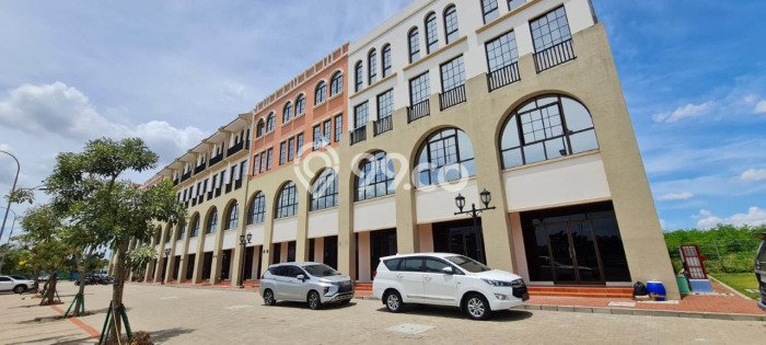 KAWASAN PREMIUM! Ruko Kawasan Cakung, Luas 0m2m², Akses Strategis KAWASAN PREMIUM! Ruko Kawasan Cakung, Luas 0m2m², Akses Strategis