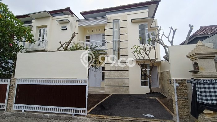 Jarang Ada! Rumah Sewa 4 Kamar Bagus Siap Huni Renon Jarang Ada! Rumah Sewa 4 Kamar Bagus Siap Huni Renon
