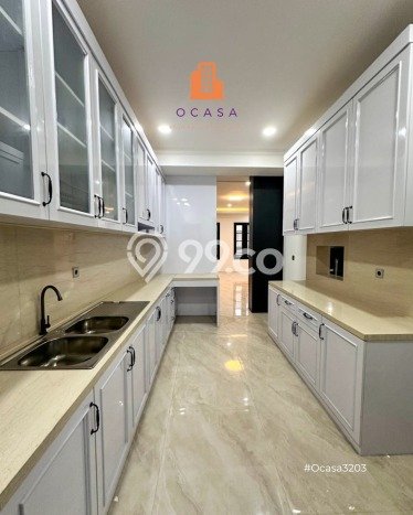 Rumah Eksklusif Dijual LT 250m2 di Kebayoran Baru, Jakarta Selatan Rumah Eksklusif Dijual LT 250m2 di Kebayoran Baru, Jakarta Selatan