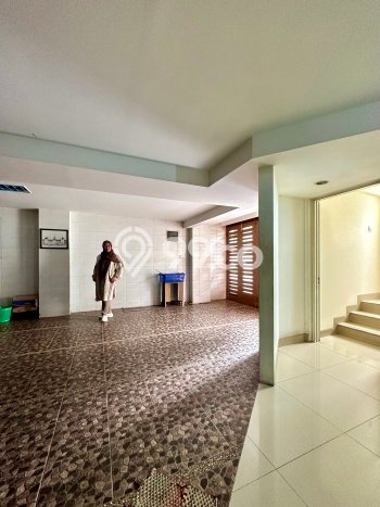 Rumah Nyaman 12 Kamar Lokasi Sejuk di Gatot Subroto, Jakarta Selatan Rumah Nyaman 12 Kamar Lokasi Sejuk di Gatot Subroto, Jakarta Selatan