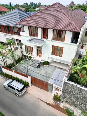 Kesempatan Langka Memiliki Rumah LT 600m² / LB 700m² di Pusat Kota Kemang, Jakarta Selatan Kesempatan Langka Memiliki Rumah LT 600m² / LB 700m² di Pusat Kota Kemang, Jakarta Selatan