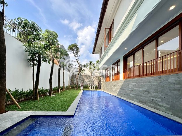 Kesempatan Langka Memiliki Rumah LT 600m² / LB 700m² di Pusat Kota Kemang, Jakarta Selatan Kesempatan Langka Memiliki Rumah LT 600m² / LB 700m² di Pusat Kota Kemang, Jakarta Selatan