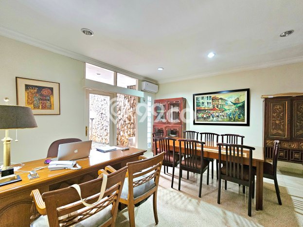 Rumah di Kemang, Jakarta Selatan, LT 675m² LB 300m² Rumah di Kemang, Jakarta Selatan, LT 675m² LB 300m²