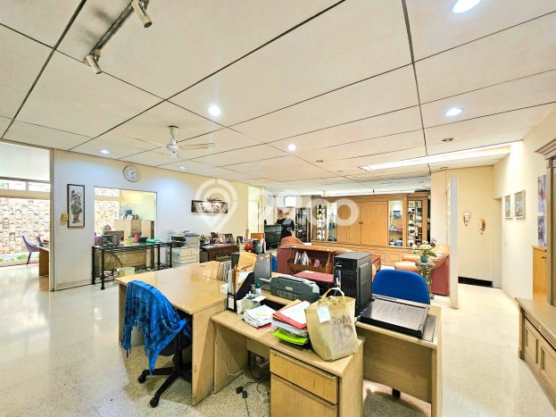 Rumah di Kemang, Jakarta Selatan, LT 675m² LB 300m² Rumah di Kemang, Jakarta Selatan, LT 675m² LB 300m²