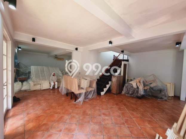 Rumah di Kemang, Jakarta Selatan, LT 330m² Bangunan 300m² Rumah di Kemang, Jakarta Selatan, LT 330m² Bangunan 300m²