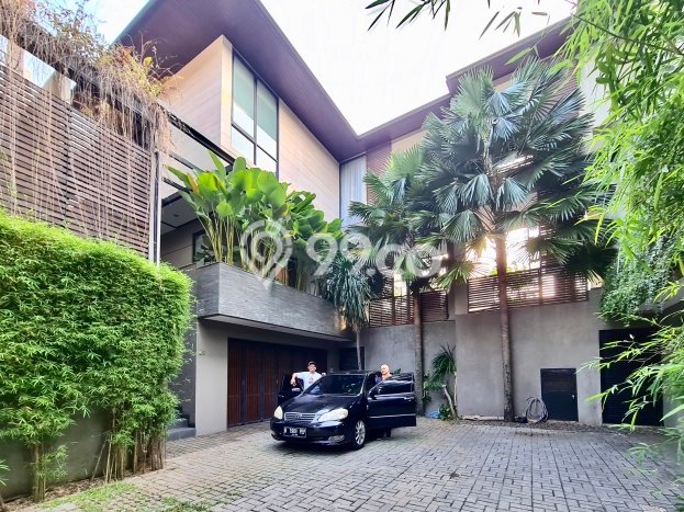PRIME LOCATION! Rumah Berkembang di Cipete, Luas 209m² Bangunan 400m² PRIME LOCATION! Rumah Berkembang di Cipete, Luas 209m² Bangunan 400m²