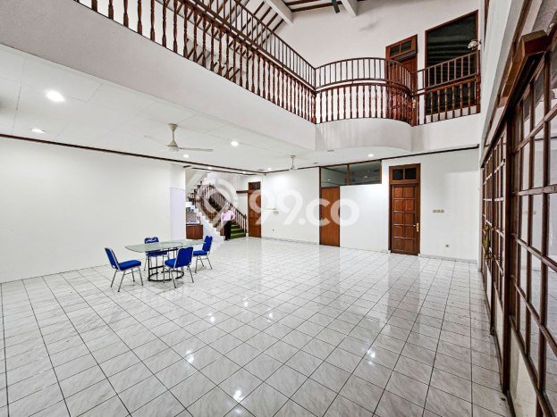Rumah 5 Kamar Tidur Konsep Modern di Kebayoran Baru, Dekat Fasilitas Umum, Jakarta Selatan Rumah 5 Kamar Tidur Konsep Modern di Kebayoran Baru, Dekat Fasilitas Umum, Jakarta Selatan