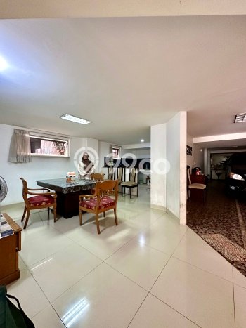KESEMPATAN TERBAIK! Tersedia KPR Rumah Modern lokasi Gatot Subroto, Jakarta Selatan, Luas 214m² Bangunan 700m² KESEMPATAN TERBAIK! Tersedia KPR Rumah Modern lokasi Gatot Subroto, Jakarta Selatan, Luas 214m² Bangunan 700m²